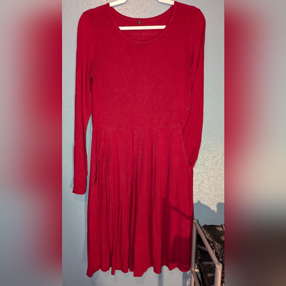 M, burgundy dress